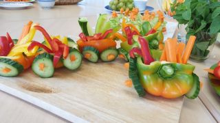 Foto's van een geslaagde workshop creatief met groenten en fruit!